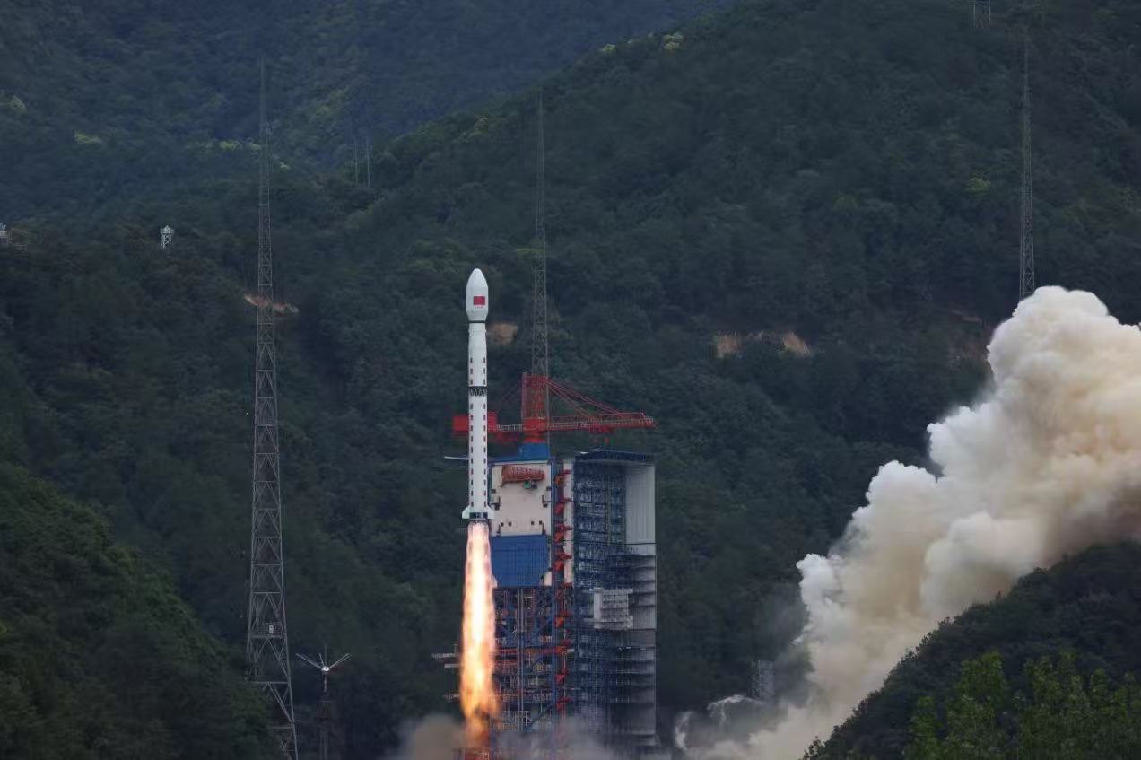 20250711深空动力拉断器助力试验二十八号B星01卫星太阳帆板成功展开.jpg