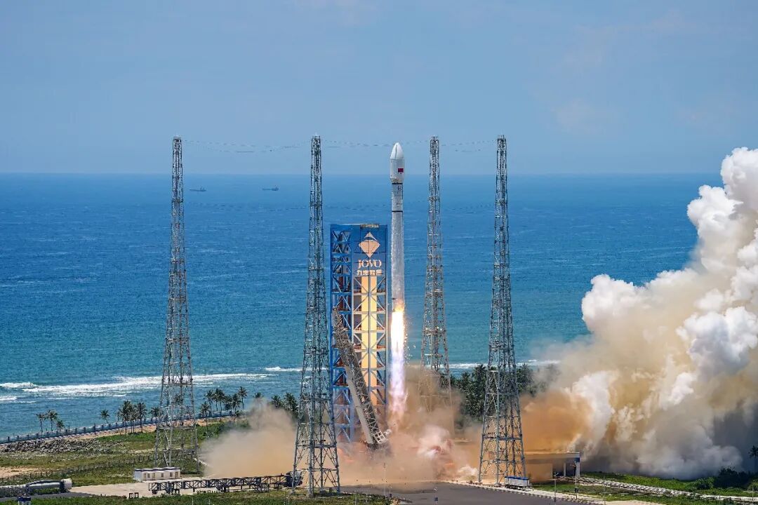 20260819深空动力驱动器助力卫星互联网低轨24组卫星太阳翼和天线成功展开.jpg